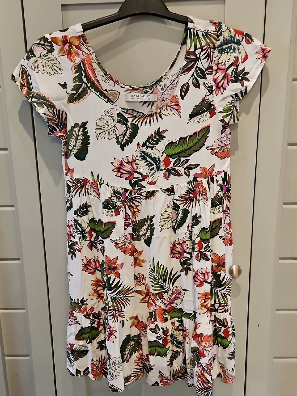 Basement White Floral Mini Short Sleeve Ruffle Layered Bottom Dress Sz XS